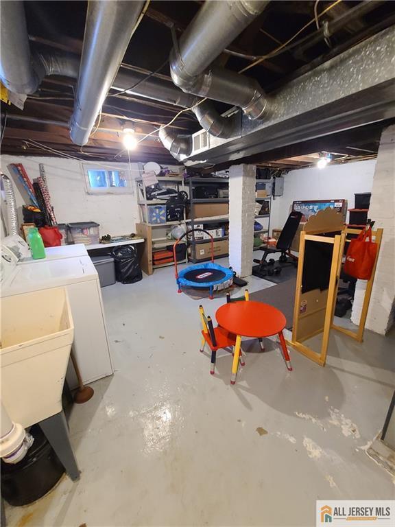 Building Photo - 23 Coolidge Ave