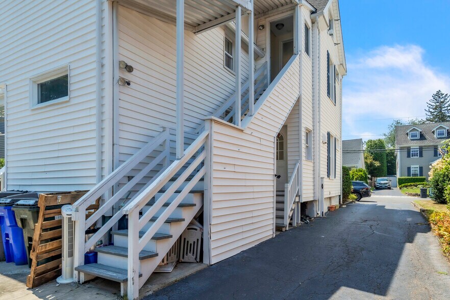 Building Photo - 83 Beaumont St