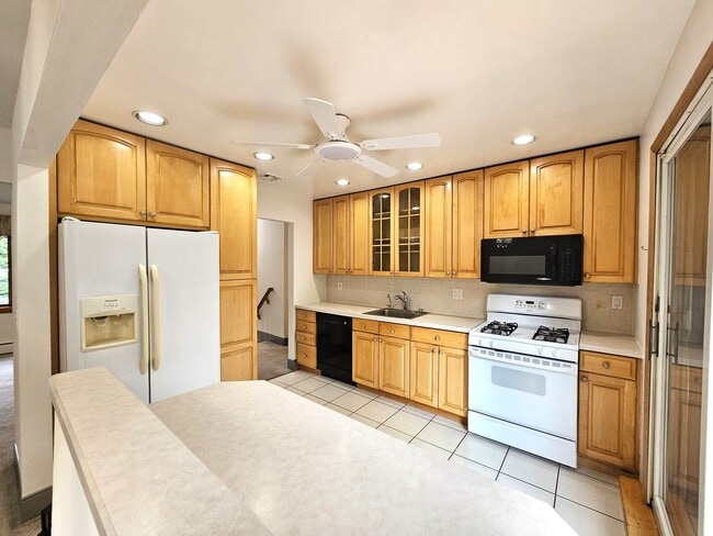 Building Photo - 9 Kitchell Pl