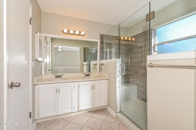 Building Photo - 3399 Charmont Dr