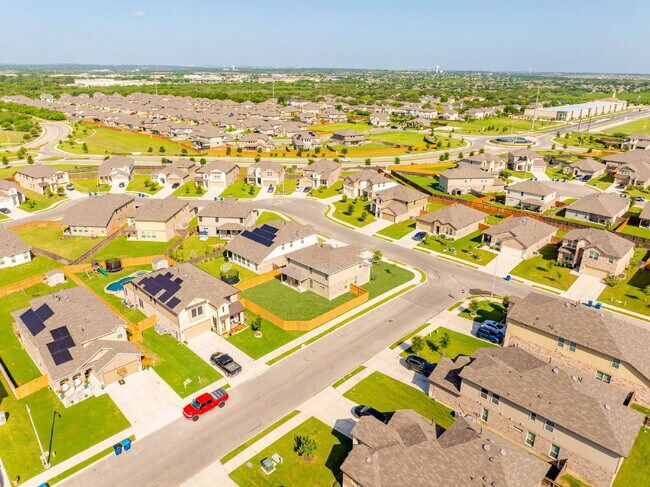 Building Photo - Spacious 5-Bedroom Rental on Oversized Cor...