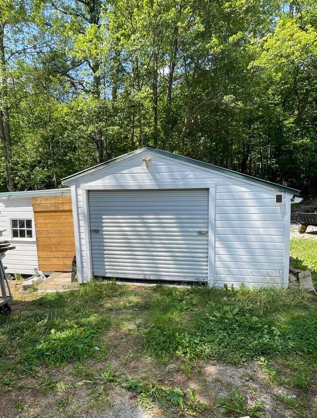 Building Photo - 35 Clinton Rd