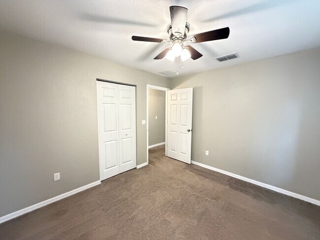 Building Photo - AWESOME 3 BD/2BA Home in Beautiful Ocala!!!