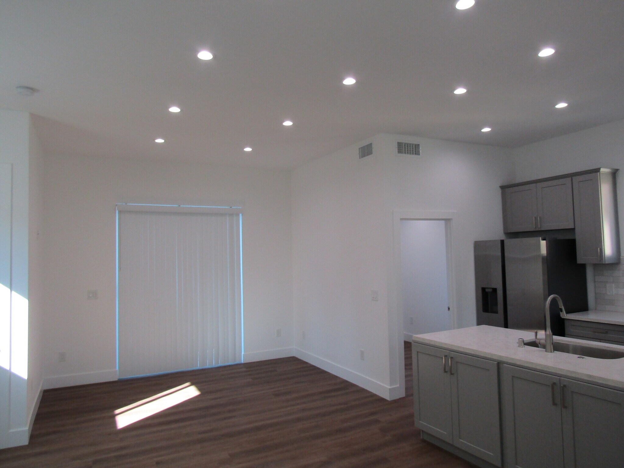 Living room - 21206 De La Osa St