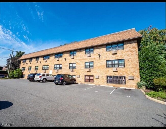 Building Photo - 45 Hussa St