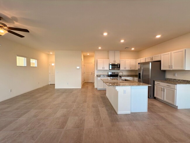 Building Photo - BRAND NEW 4 BED 2.5 BATH 2 CAR GARAGE SING...