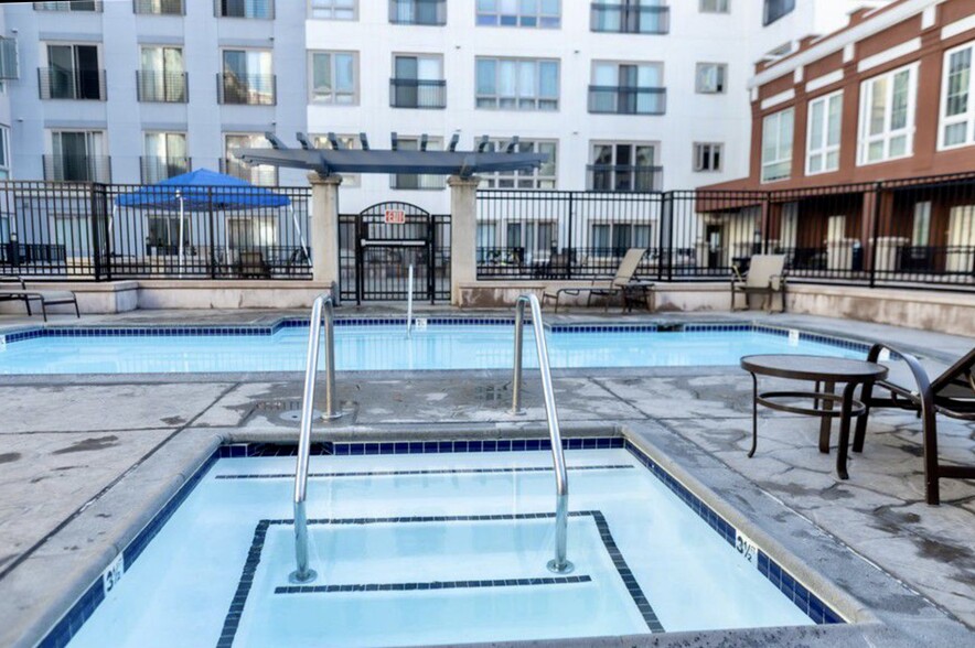 Pool and Jacuzzi - 450 J St