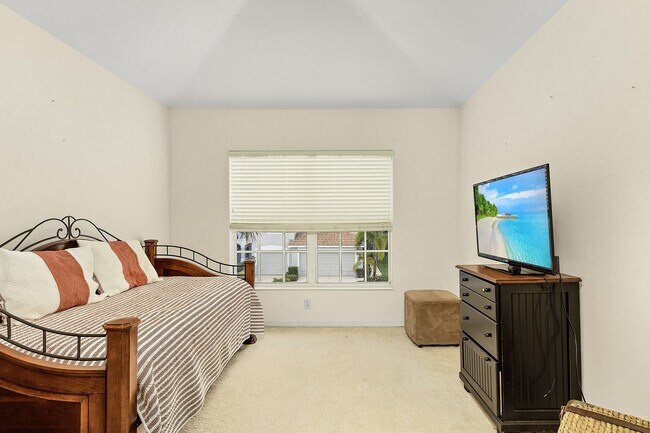 Building Photo - 8381 Village Edge Cir