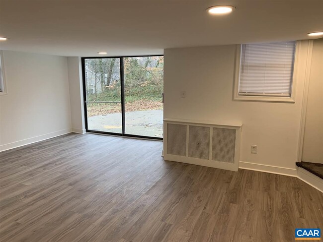 Building Photo - 1613 Del Mar Dr
