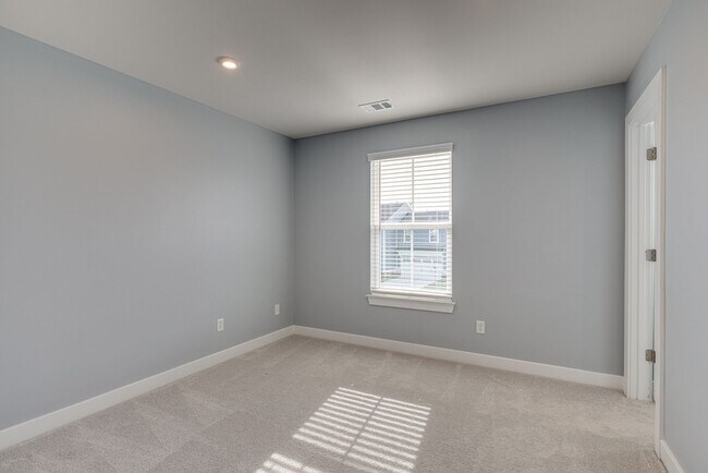 Building Photo - Brentwood Home For Lease