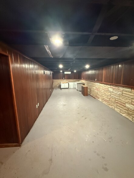 Building Photo - 6300 Canyon Ave