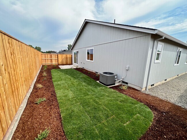 Building Photo - 2827 Orrin Dr