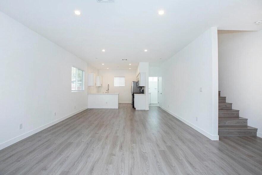 Building Photo - 5024 1/2 Cleon Ave
