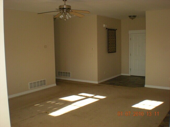 Building Photo - Beautiful 3 Bedroom 2 Bathroom House  **NE...