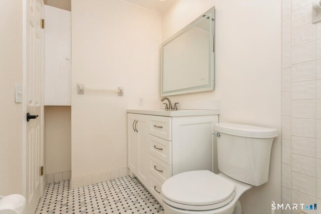 Building Photo - 33 Strathmore Ln
