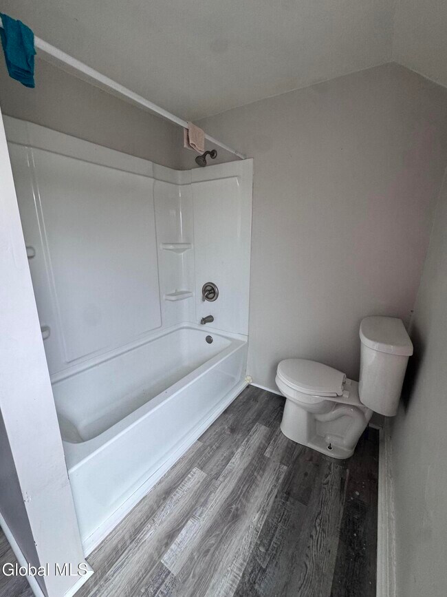 Building Photo - 10 Grace St