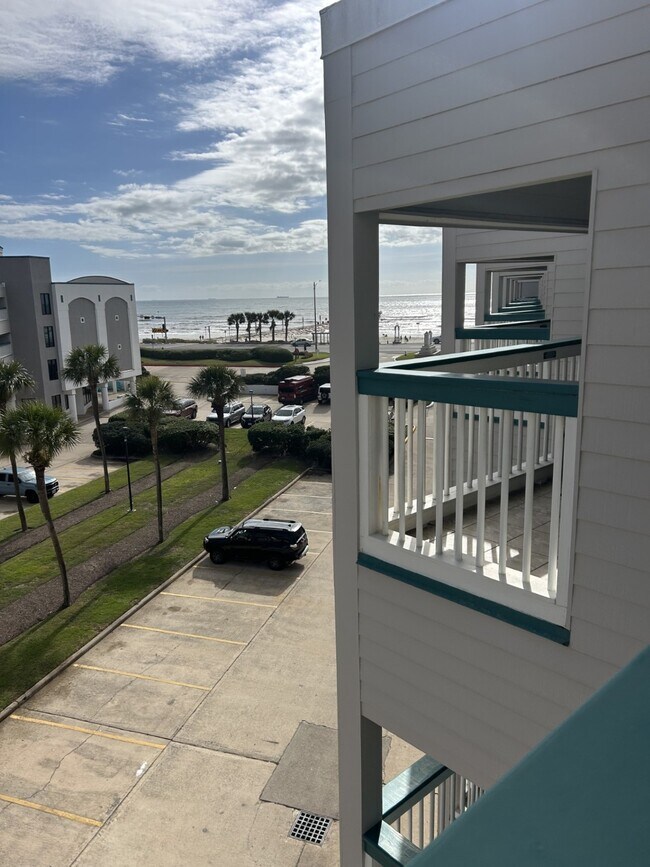 Building Photo - 6102 Seawall Blvd