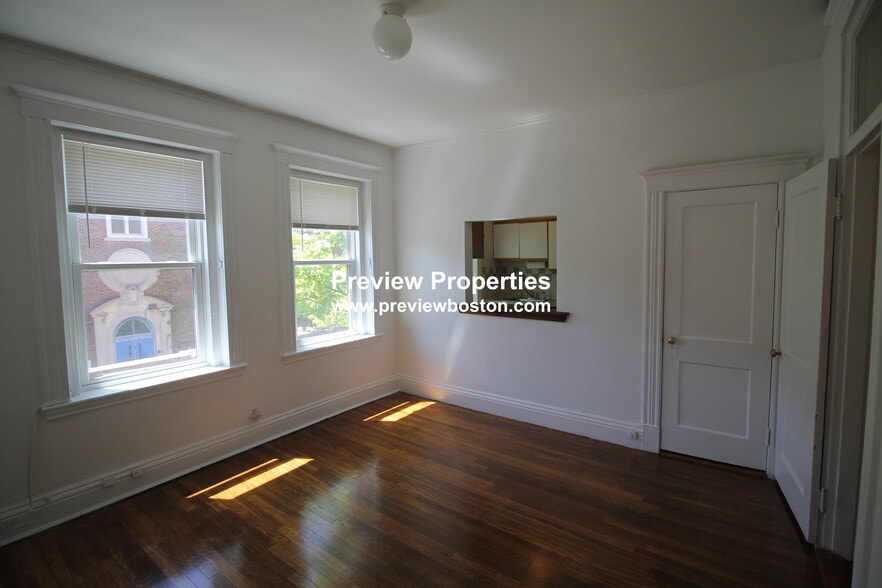 Building Photo - 199 Strathmore Rd