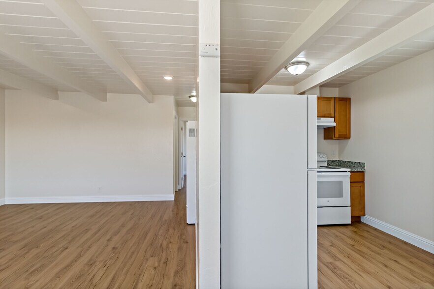 Building Photo - 1970 Powell St