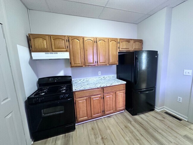 Building Photo - 201 E Cottage Pl