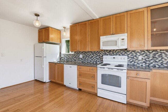 Building Photo - 2bd/1ba Kirkland Home