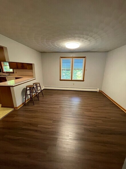 Building Photo - 218 Cardinal Dr