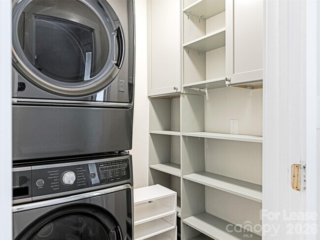 Building Photo - 3319 Providence Rd
