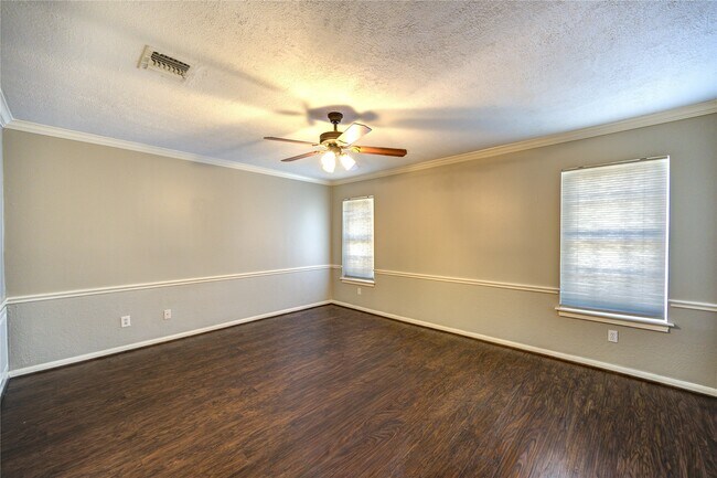 Building Photo - 940 Wycliffe Dr