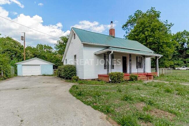 Building Photo - NOW OFFERING HALF OFF FIRST FULL MONTH IF ...