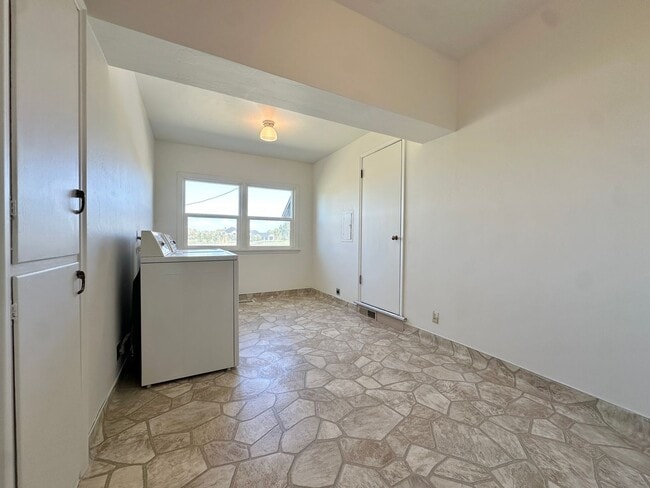 Building Photo - 3276 W 4000 N