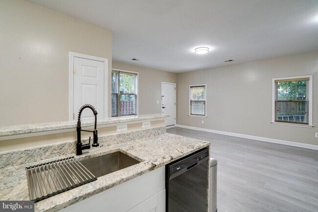 Building Photo - 2056 Shirlington Rd