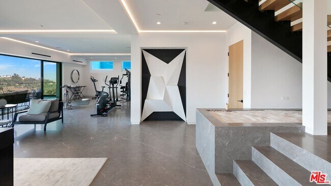 Building Photo - 1324 Stradella Rd