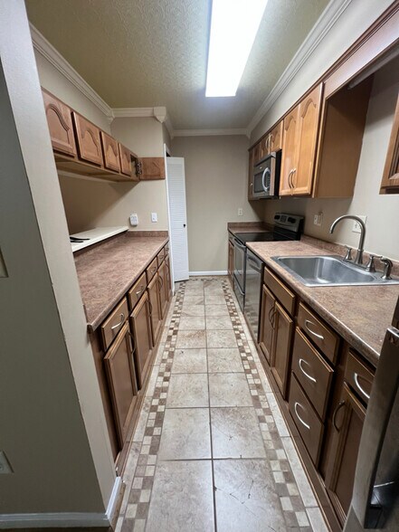 Building Photo - 416 Skyview Dr