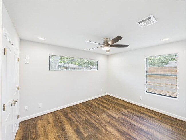Building Photo - 5627 Cerritos Dr