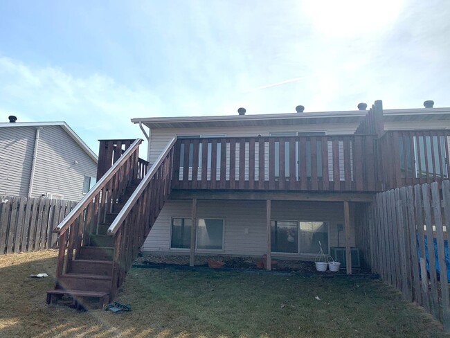 Building Photo - 3 bed Twinhome!!