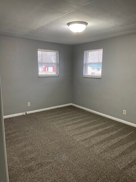 Building Photo - 2776 E Phylbeck Ave