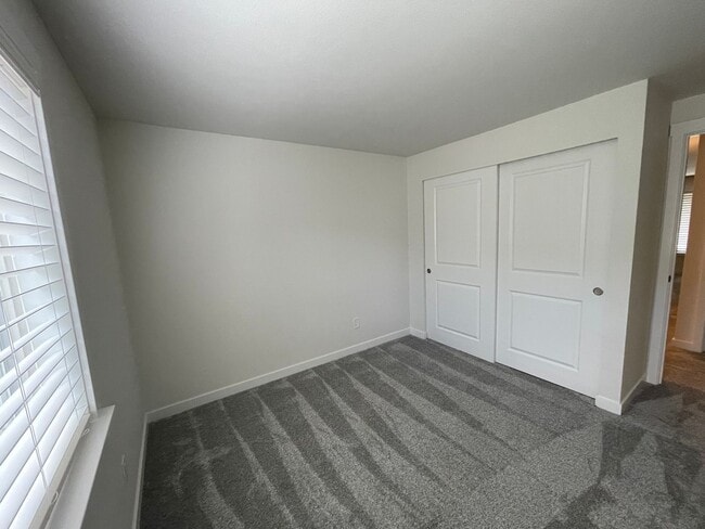 Building Photo - Updated 3-Bedroom Home in Bluegrass Commun...
