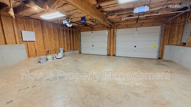 Building Photo - 3395 Woodlake Ln