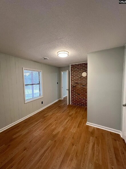 Building Photo - 460 Fairfield St