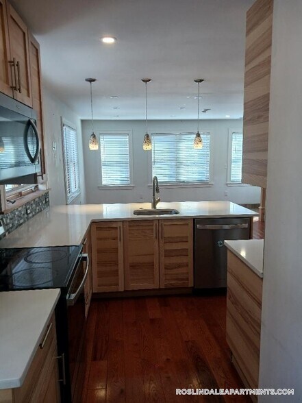 Building Photo - 4350 Washington St