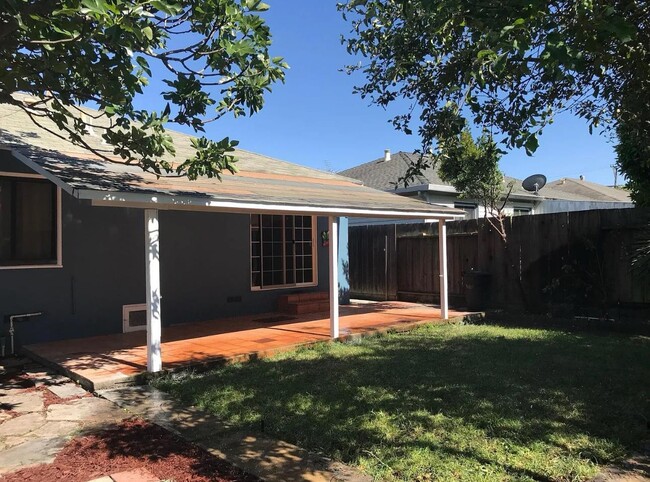 Building Photo - 415 Wisteria Dr