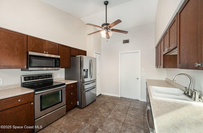 Building Photo - 511 Biscayne Ln