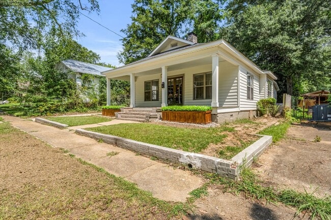 Building Photo - Renovated 3 Bedroom 3.5 Bath Home for Rent!