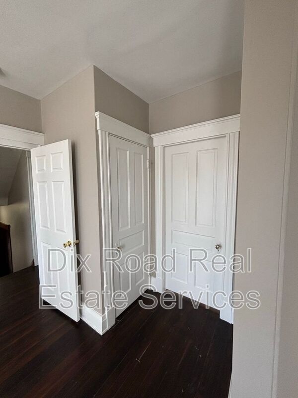 Building Photo - 810 Sunset Ave