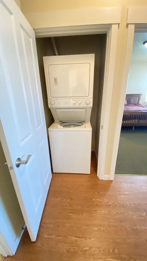 Building Photo - 4395 Westshore Dr NE