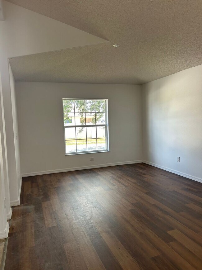 Building Photo - 136 Grantham Dr