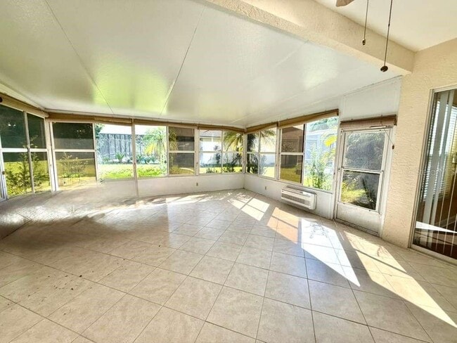 Building Photo - 3520 Ocita Dr