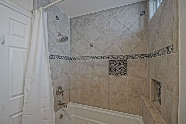 Building Photo - BEAUTIFULLY REMODELED, REDONDO HILLS HOME ...
