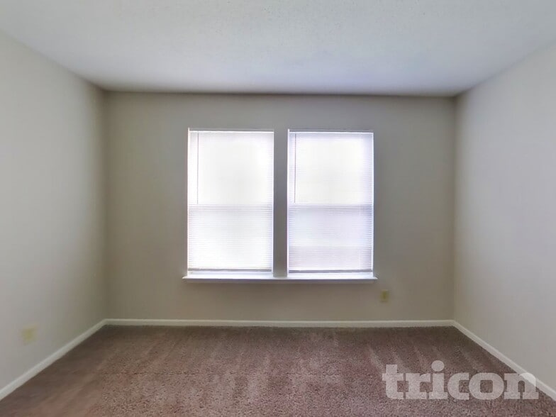 Building Photo - 1905 Blue Pine Ln