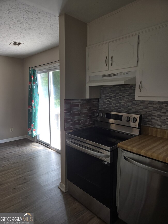 Building Photo - 3080 Robie Ln